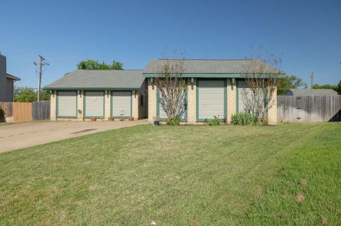 2513 Amber Hill Ln, Euless, TX 76039-8004
