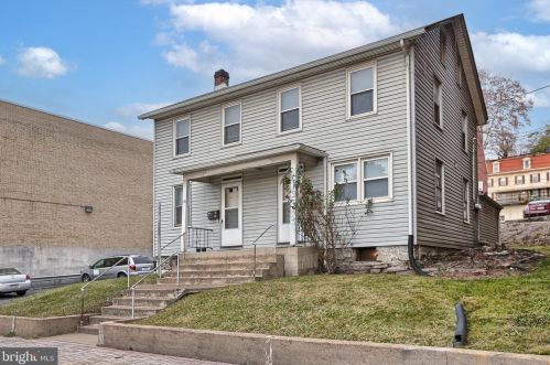 1517 Front St, Harrisburg, PA 17113-2572