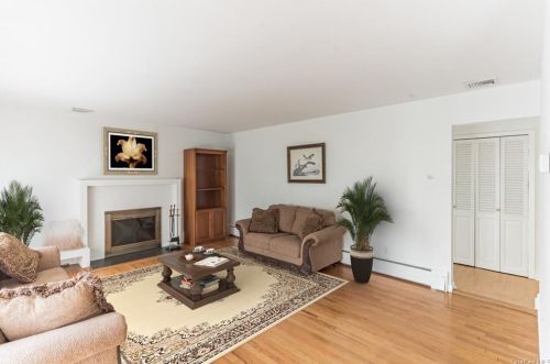 30 Canterbury Rd, White Plains NY  10607-1108 exterior