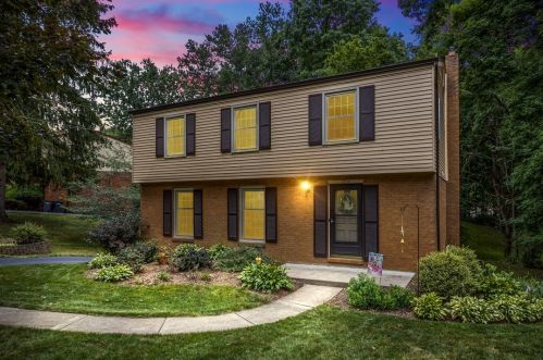 2718 Carmelita Dr, Pittsburgh PA 15241-1801 exterior