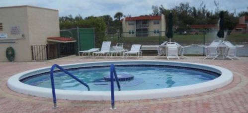 105 Lake Dora Dr, West Palm Beach, FL 33411-2378
