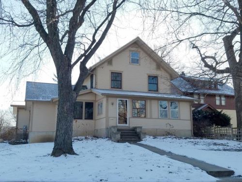 840 Brookridge Ave, Ames, IA 50010-5835