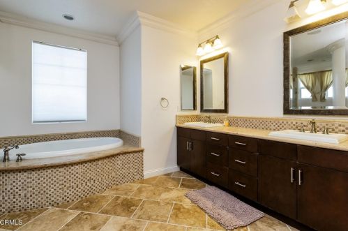 3947 Hemlock St, Oxnard CA  93035-1427 exterior