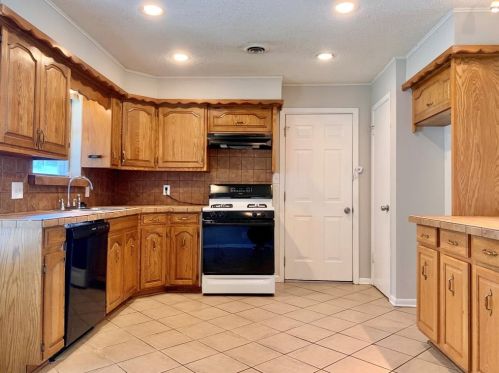 2704 14th St, Plano TX  75074-6628 exterior