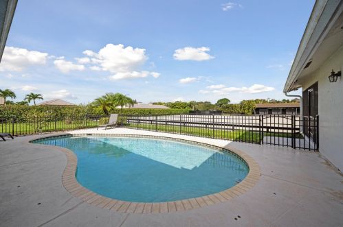 2904 Appaloosa Trl, West Palm Beach FL  33414-7639 exterior