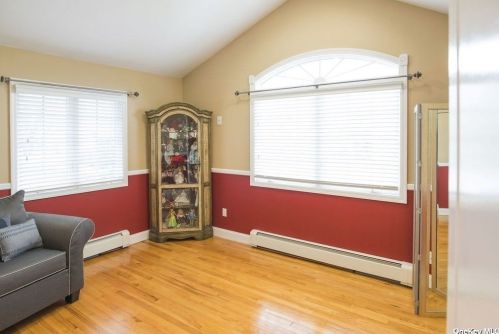 23 La Grange Pl, West Islip NY  11795-3816 exterior