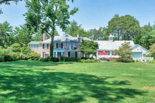 27 Wheatley Rd, Westbury, NY 11568-1208
