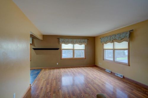 1732 Lois Ln, Edgerton, WI 53534-8919