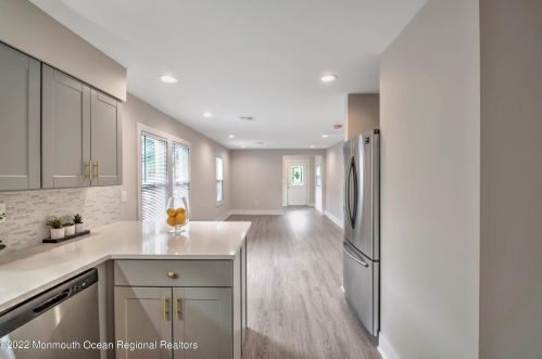 91 Bank St, Tinton Falls NJ  07701-1306 exterior