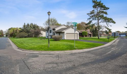 25895 Finch Ct, Columbus, MN 55092