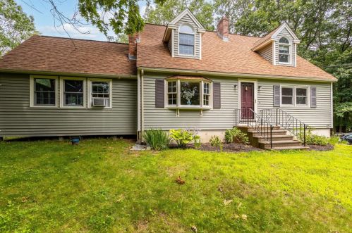 16 Meadowview Dr, Newton, NH 03858-3402