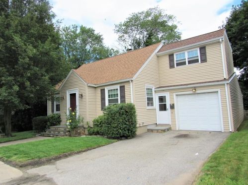 117 George Waterman Rd, Providence, RI 02919-2414