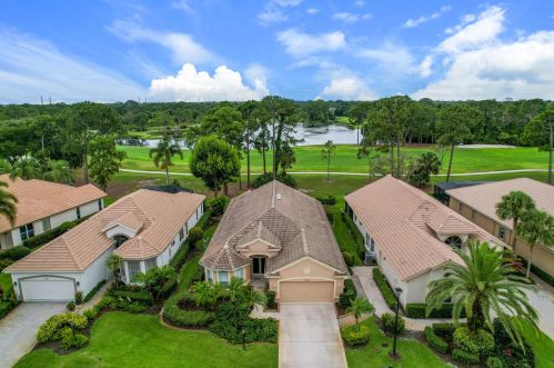 9307 Avenel Ln, Fort Pierce, FL 34986-3269