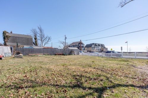 307 Cedar Ave, Canaan Lake, NY 11772-3610
