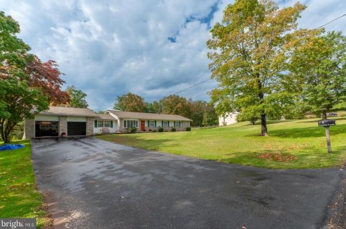 14 Acoma Ln, Collegeville, PA 19426-1702