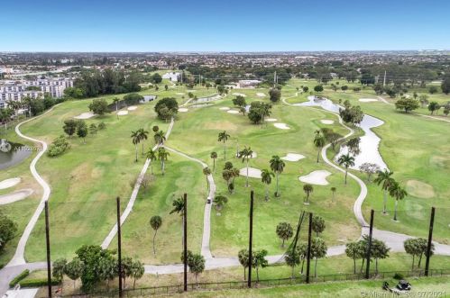 6776 Brookline Dr, Hialeah FL  33015-2442 exterior