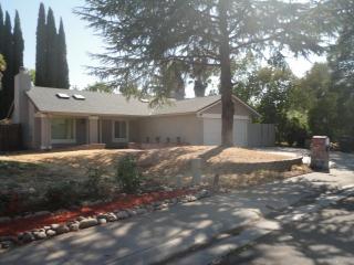 5 Sunny Hollow Ct, Sacramento, CA 95823-5716