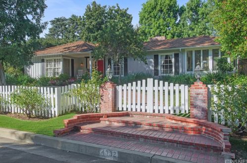 4332 Shepherds Ln, La Canada, CA 91011-3132
