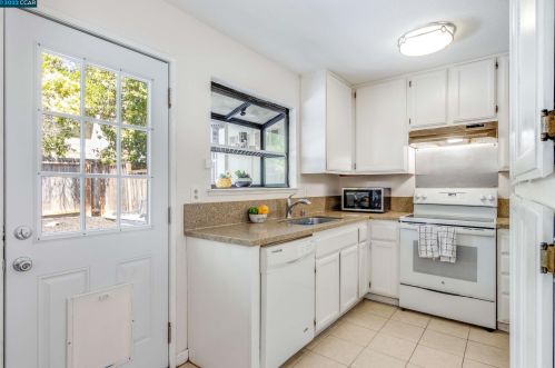 7686 Arbor Creek Cir, Pleasanton CA  94568-2264 exterior