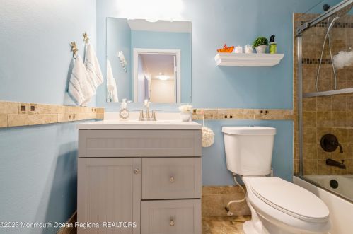 12 Dutch Ln, Hazlet NJ  07730-1728 exterior