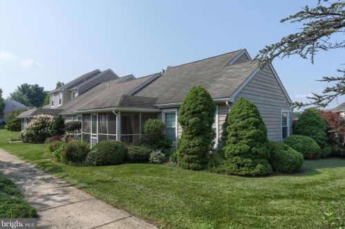 281 Crescent Dr, Swatara PA  17033-2335 exterior