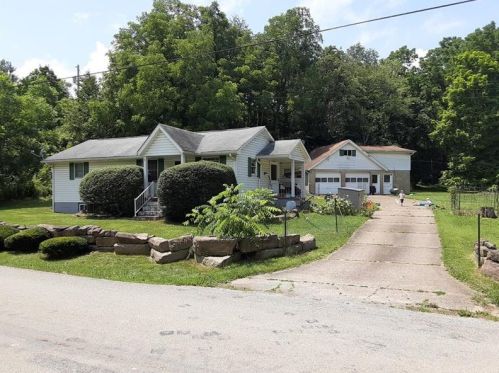 211 Rural Valley Rd, Claysville, PA 15323-1338
