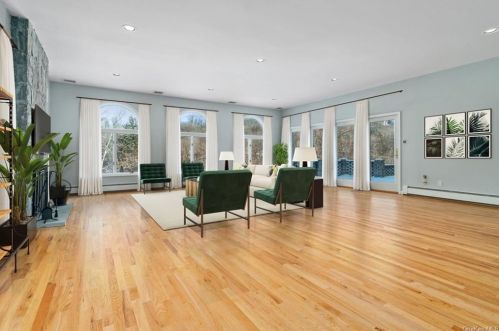 245 Bear Ridge Rd, Pleasantville NY  10570-1801 exterior