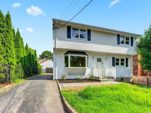 47 Vermont St, Huntington Station, NY 11747-1636
