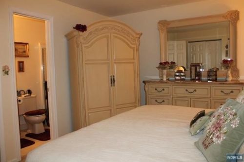 710 Thoreau Ct, Mahwah NJ  07430-2357 exterior