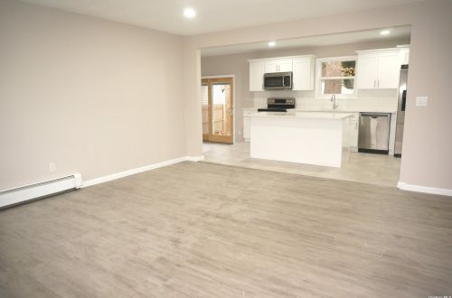 142 Washington Ave, Holtsville, NY 11742-1054