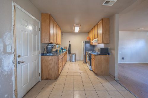 9 Ashley Ave, Woodland CA  95695-2509 exterior