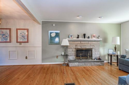 155 Greenbriar Rd, Meriden CT 06450-6810 exterior