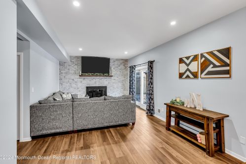 19 Conifer St, Wall Township NJ  07731-2620 exterior