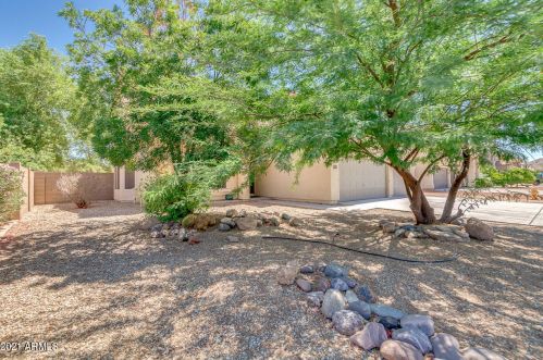 537 Stirrup Ln, San Tan Valley, AZ 85143-6316