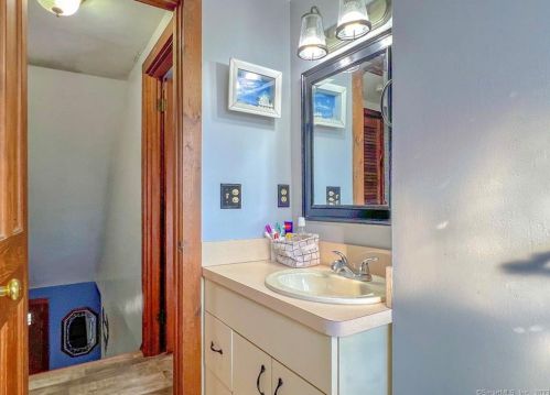 82 Chambers St, Manchester CT  06042-2912 exterior