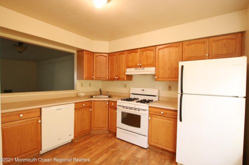 20 Alameda Ct, Tinton Falls, NJ 07724-2533