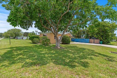 774 Prima Vista Blvd, Fort Pierce FL  34952-2275 exterior