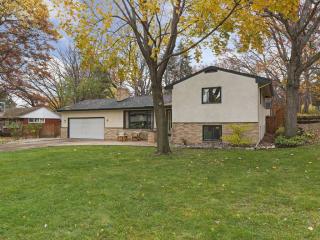 1994 Herschel St, Saint Paul, MN 55113-5607