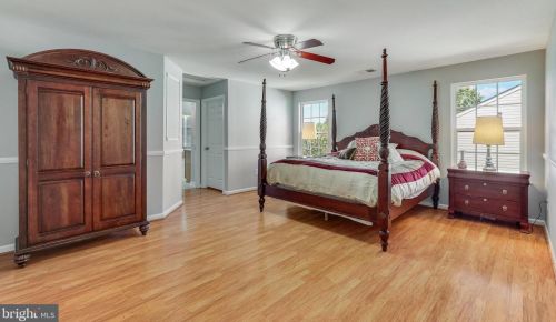 11 Broad Way, Lovettsville VA  20180-8608 exterior