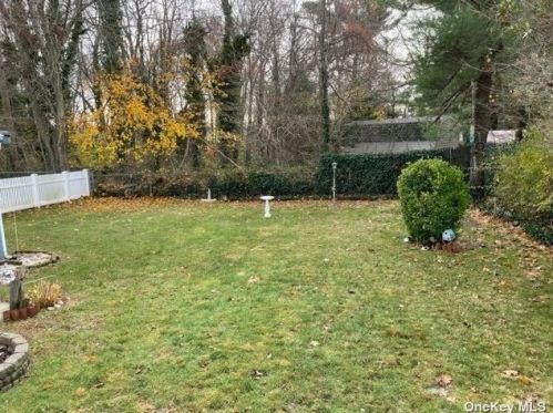 406 Old Farmingdale Rd, Babylon NY  11704-6424 exterior