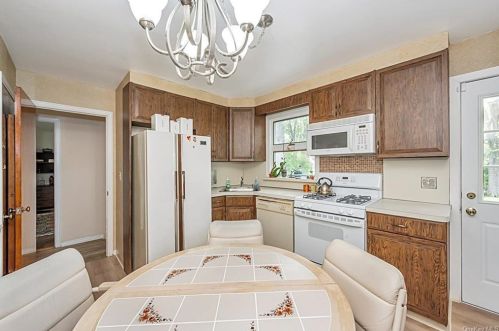87 Daisy Farms Dr, New Rochelle NY  10804-1036 exterior
