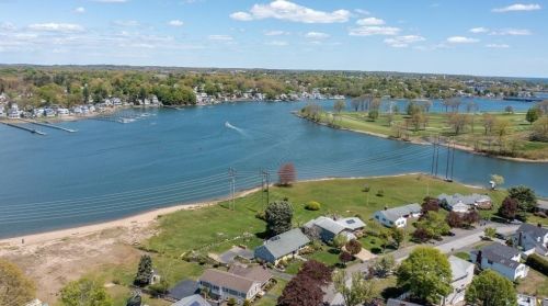 42 Shore Ave, Danvers, MA 01923-3743