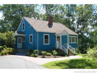 10 Oakwood Ave, Pawcatuck, CT 06379-2211