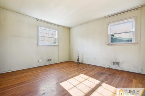 51 Jackson Ct, Perth Amboy NJ  08863-1304 exterior