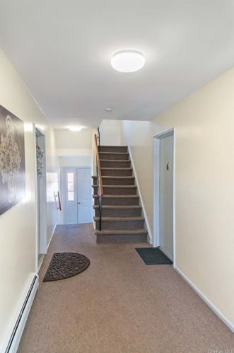 10 Oxford Ct, Airmont, NY 10901-7932
