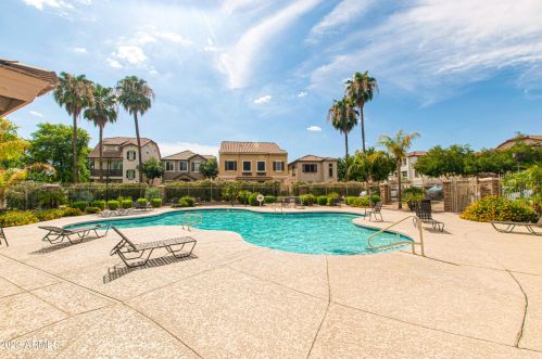 4050 Windsor Dr, Gilbert, AZ 85296-8476