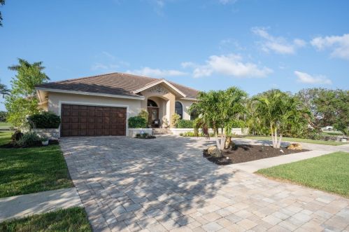 530 Nassau Rd, Marco Island, FL 34145-3620