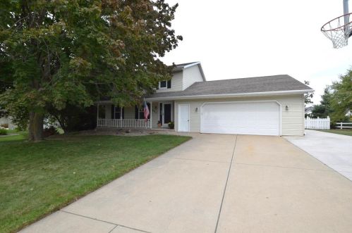 2681 Vonda Dr, Green Bay, WI 54311-6785