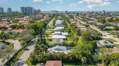 657 91 Ave, Naples FL 34108-2424 exterior