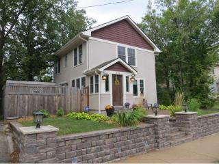 212 46th St, Minneapolis, MN 55419-5137